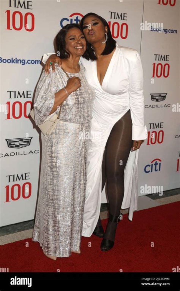 Jazmine Sullivan parents: Meet Pam Sullivan