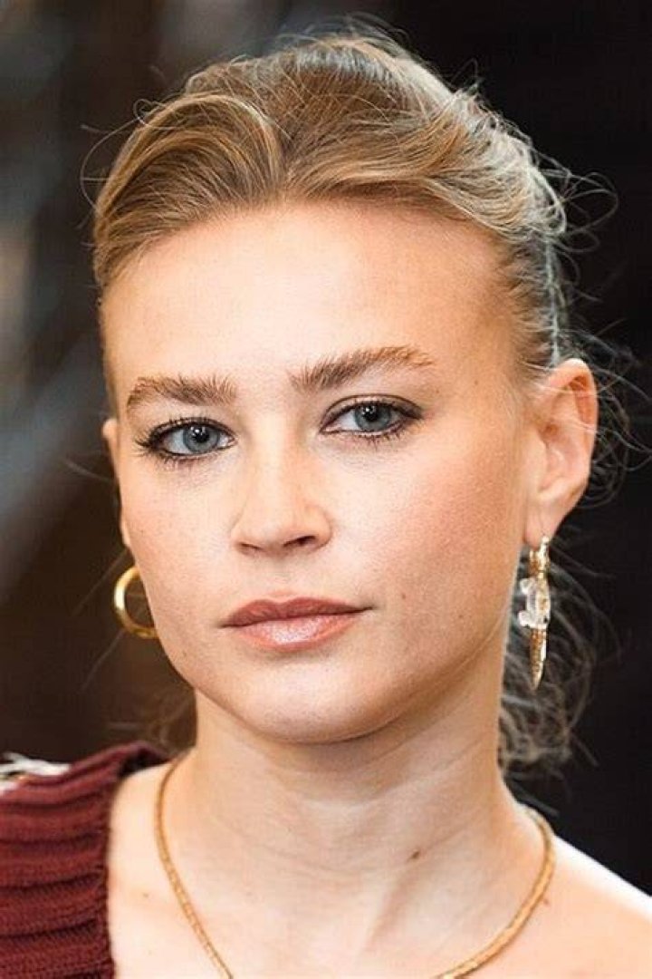 Jeanne Goursaud Actress Biography, Partner, Wiki, Age, Family, Net