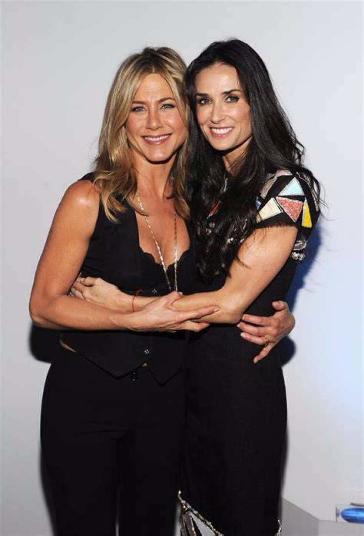 Jennifer Aniston & Demi Moore Sandwich In Ashton Kutcher Photo 2346932