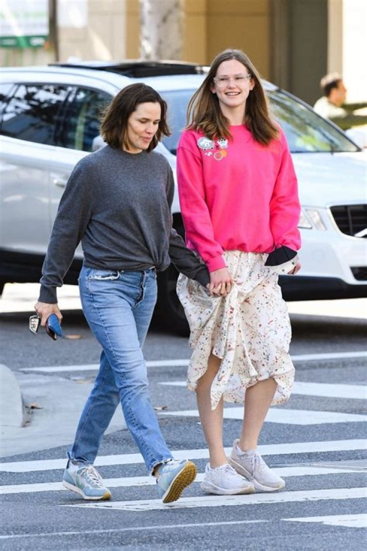 Jennifer Garner and Daughter Violet Affleck Go Shopping Together