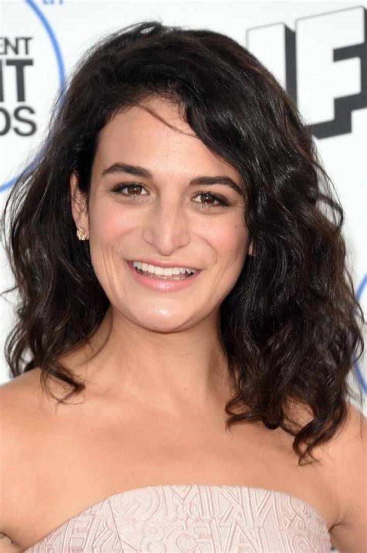 Jenny Slate Age, Early Life, Education, Marriage, Career, Awards & Philanthropic Ventures ·