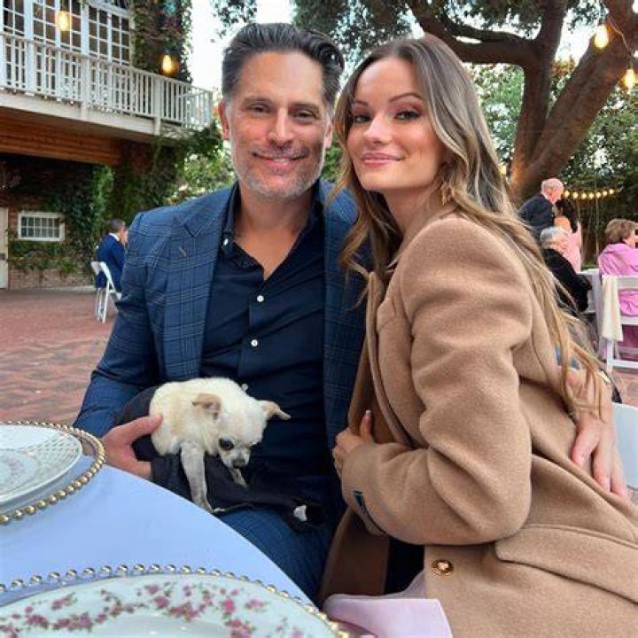 Joe Manganiello and Girlfriend Caitlin O’Connor Attend New York Jets