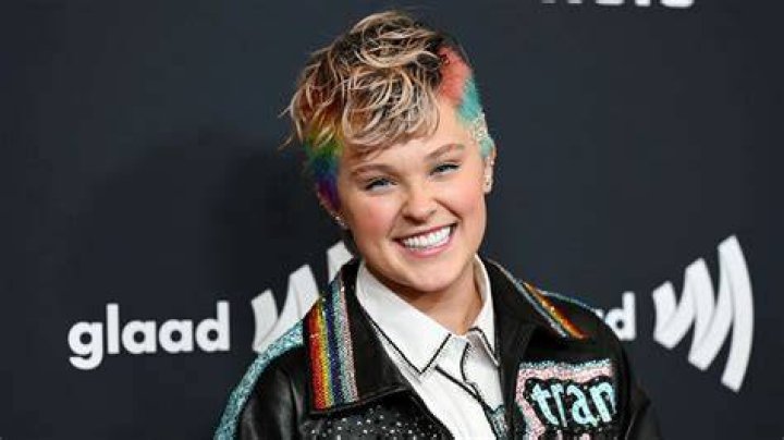 JoJo Siwa says she &lsquo;wasn&rsquo;t invited&rsquo; to 2022 Kids&rsquo; Choice Awards Page