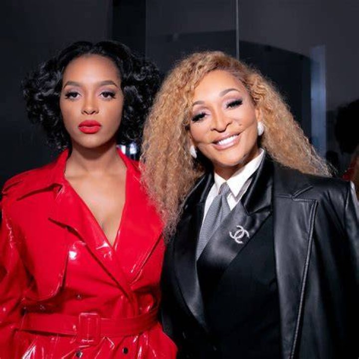 Karen Huger&rsquo;s Daughter Rayvin Huger&rsquo;s Outfits at NYFW Photos The