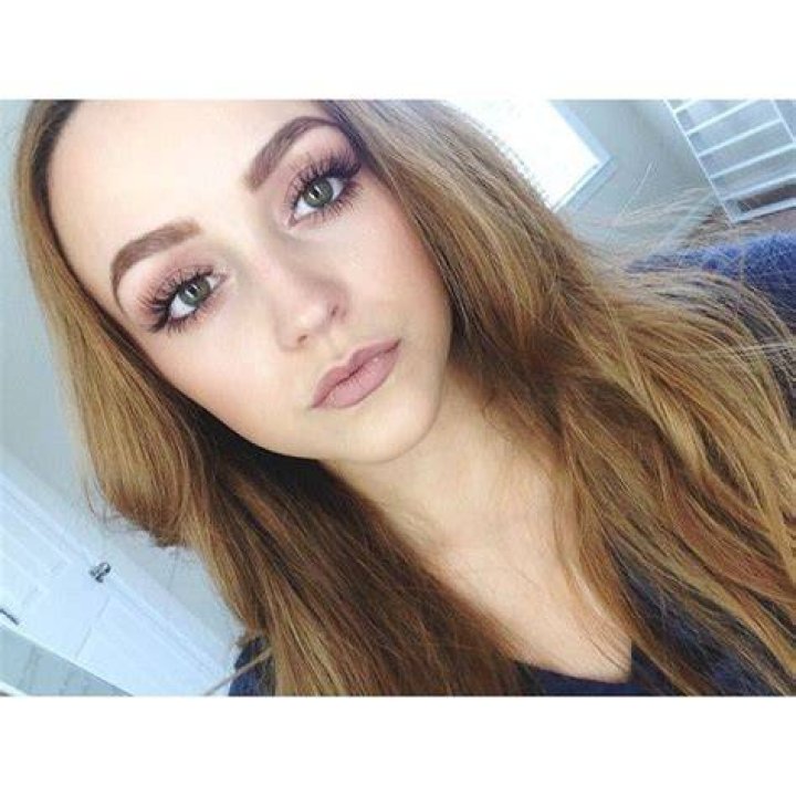 Kathleenlights Beauty youtubers, Kathleen lights, Makeup looks