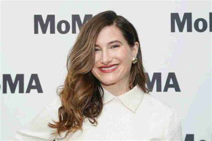 Kathryn Hahn Age, Height, Weight, Husband, Early Life, Education, Career, Awards & Net Worth |