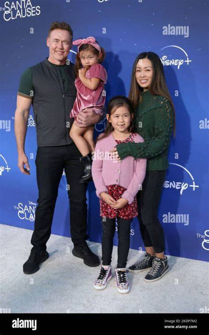 Kevin Durand family, wife, children, parents, siblings