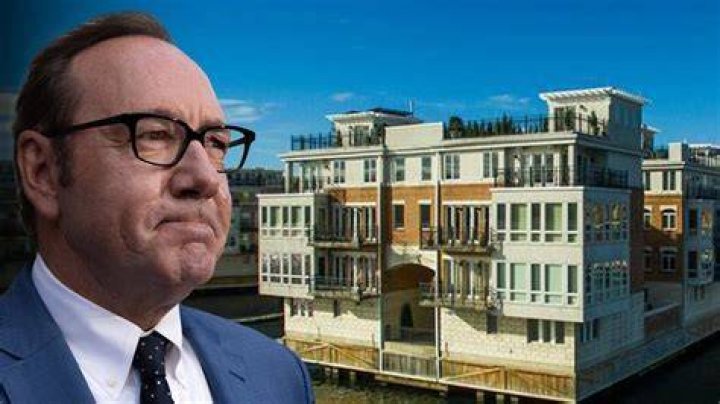 Kevin Spacey takes home his firstever Best Actor Award at the Golden