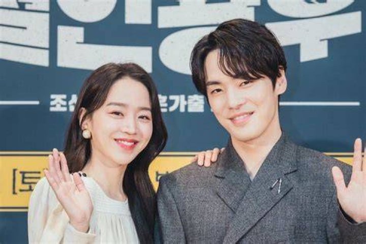 Kim Jung Hyun And Shin Hye Sun’s Relationship Takes An Electrifying