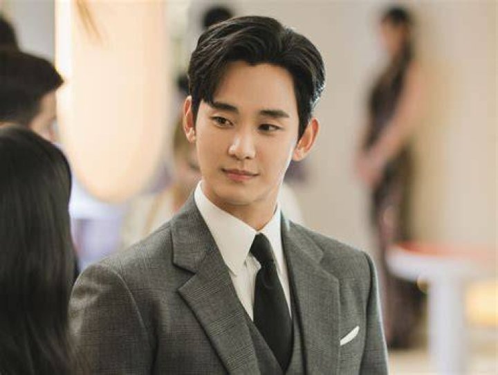 Kim Soo Hyun For Singles' April 2014 Issue Kim soo hyun, Hyun kim, Actors