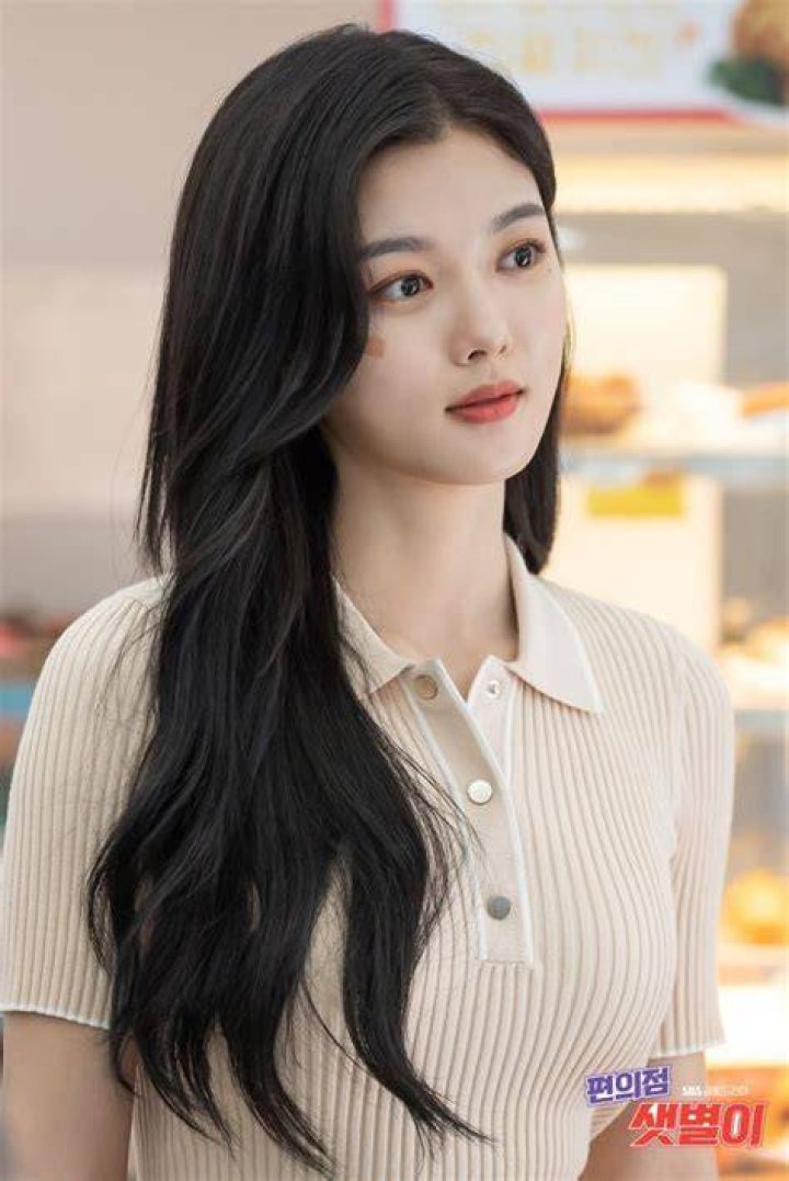 Kim Yoojung Height, Weight, Age, Family, Facts, Education, Biography