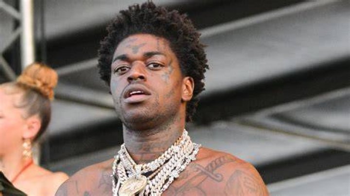 Kodak Black ACCIDENTALLY SHOWS HIS MOM ON LIVESTREAM!! YouTube