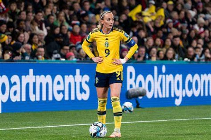 Kosovare Asllani Partner: Is Swedish Footballer Engaged Or Married?