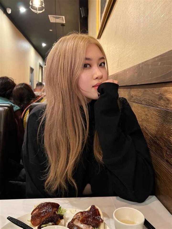 La influencer Allissa Shin es criticada por su gran parecido a Ros&eacute; de