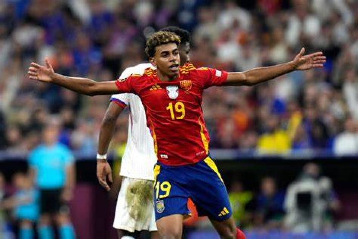Lamine Yamal se convierte en el jugador del Barcelona más joven en