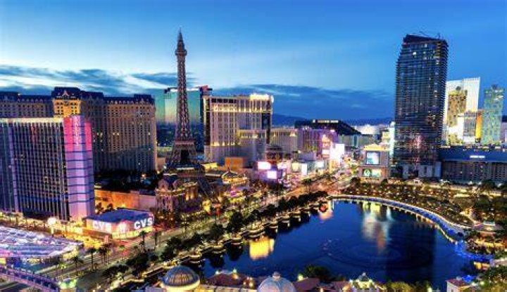 Las Vegas, NV, USA. 18th Feb, 2023. Chad Kroeger, Nikki Glaser at
