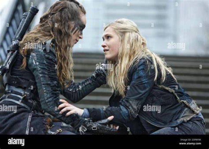 Les 100 Photo Eliza Taylor 427 sur 537 AlloCin&eacute;