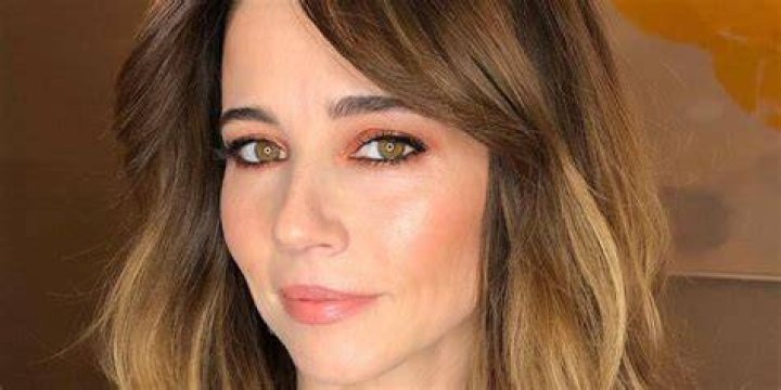 Linda Cardellini Profile, Ethnicity, Husband, Avengers, Net Worth ·