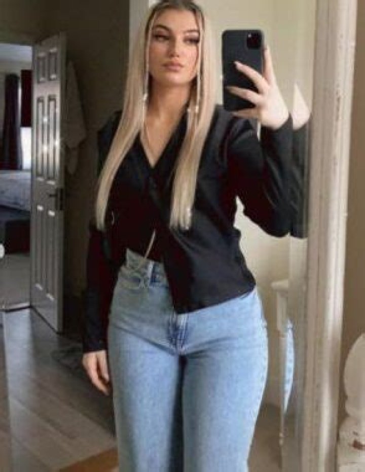 Liv Hanby Biography, Age, Boyfriend, Net Worth & More