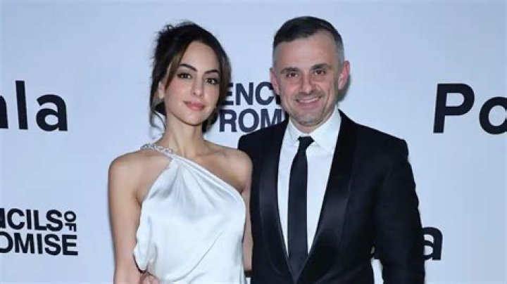 Lizzie Vaynerchuk & Gary Vee's Marriage Seemingly over & He Has Not