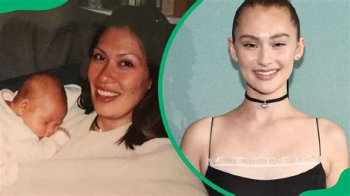 Lola Tung Siblings Parents And Family Ethnicity