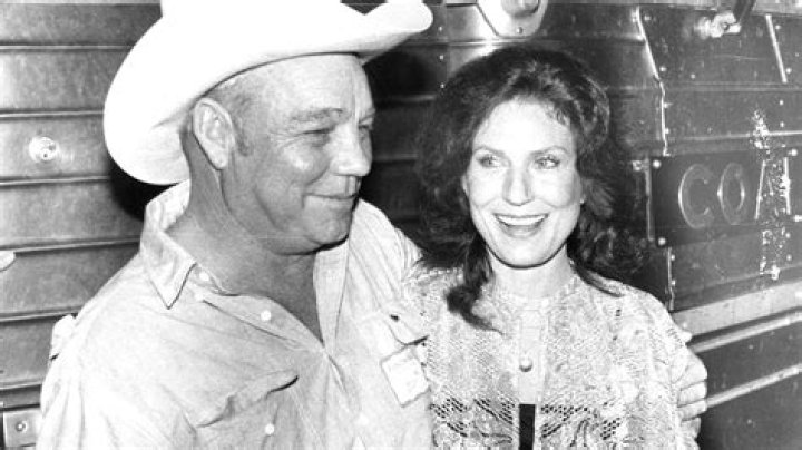 Loretta Lynn's Husband's Age At The Altar