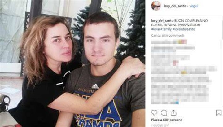 LORY DEL SANTO MAMMA A 58 ANNI VOGLIO UNA BIMBA BOLLICINE VIP