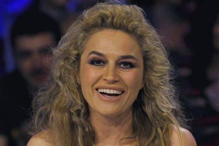 lory del santo qui con curiosità e belle FOTO di ieri e oggi