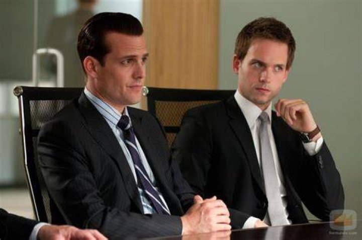Los personajes Harvey Specter y Mike Ross en 'Suits La clave del éxito