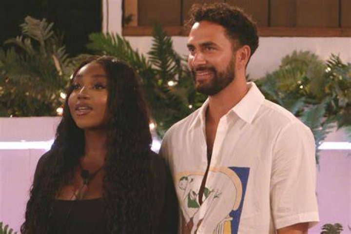 Love Island Who Is Whitney Cummings Baby Daddy?