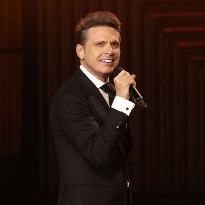 Luis Miguel's most anticipated wedding the singer takes his daughter