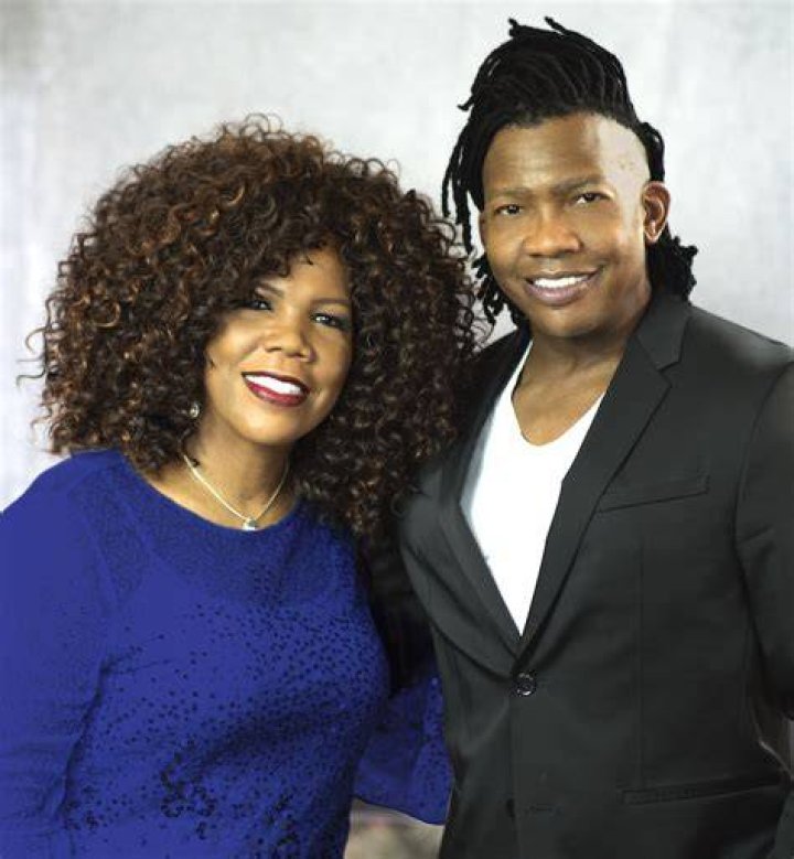 LYNDA RANDLE AND MICHAEL TAIT ARE ‘TOGETHER FOR CHRISTMAS’ Turning