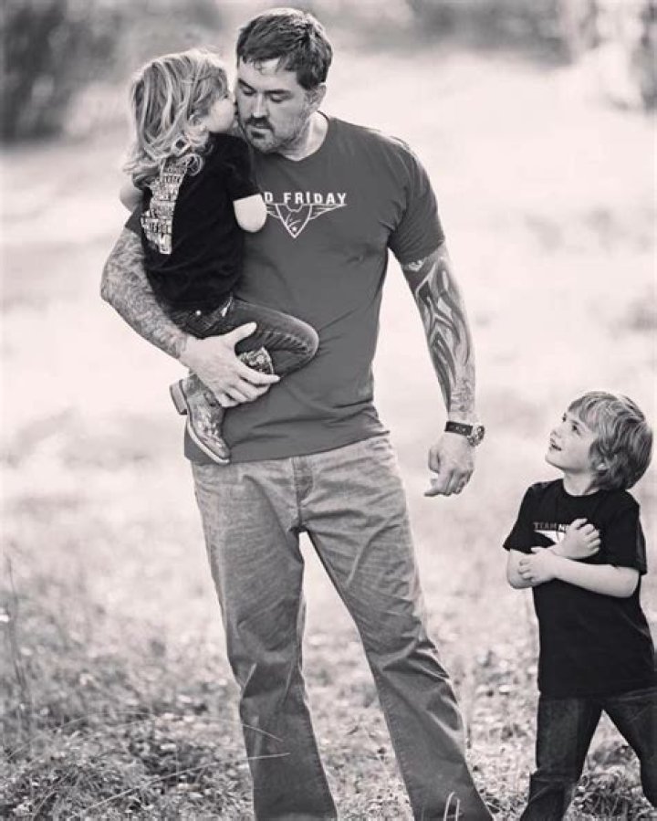 Marcus Luttrell Wiki, Height, Age, Wife, Family, Biography & More
