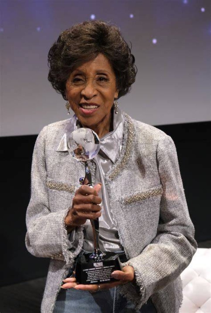 Marla Gibbs Has Only One Grown Up Daughter Angela, See What Is He Doing