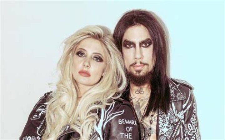 Marriage Timeline: Dave Navarro Wives