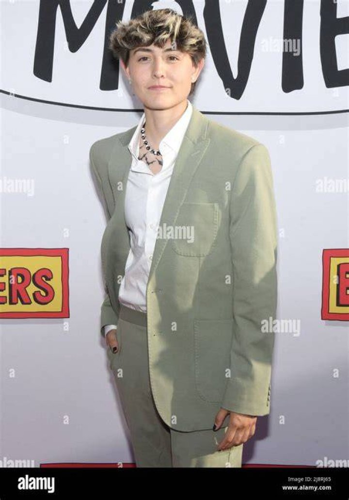 Mattie Westbrouck Identifies With NonBinary Gender And Is Dating OnlyJayus