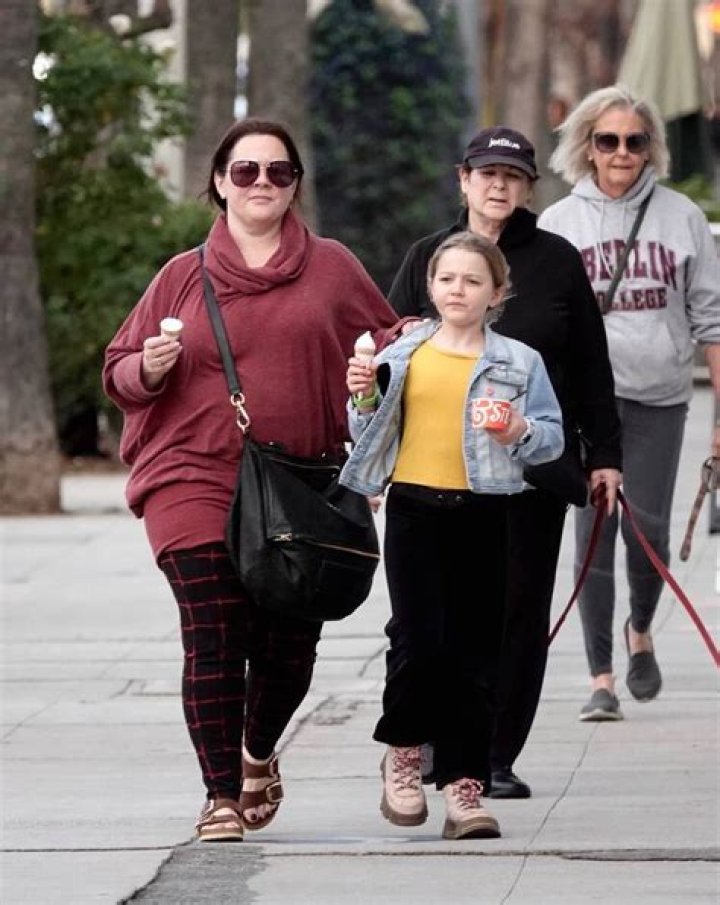 Melissa McCarthy and family bring home leftovers after lunch in Los Angeles