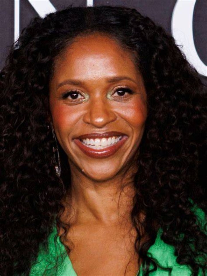 Merrin Dungey Gets Engaged as Alias Costar Jennifer Garner Celebrates