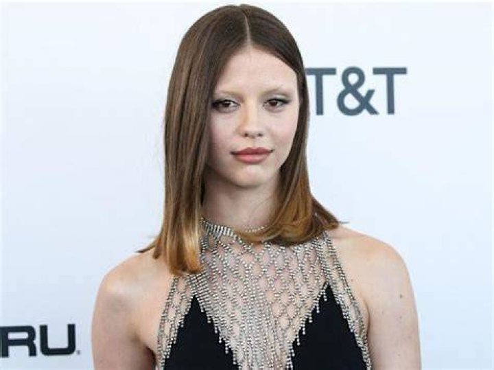 Mia Goth de su rol como actriz de la industria pornográfica a su