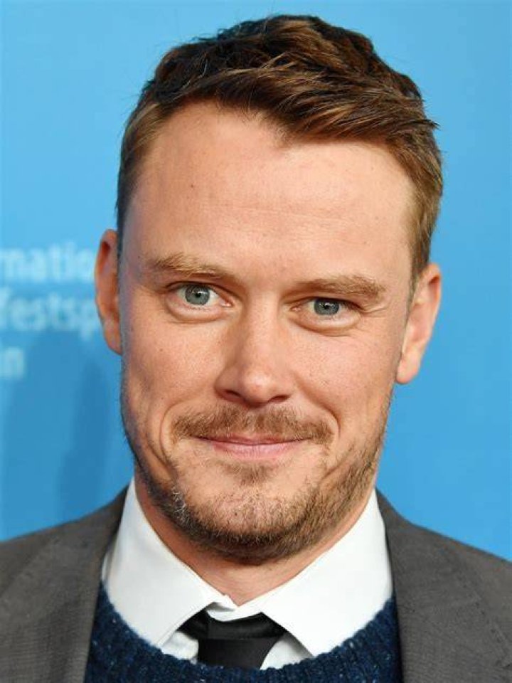 Michael Dorman Height, Weight, Age, Girlfriend, Biography, Family