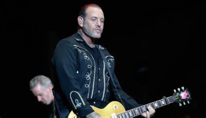 Mike Ness Net worth, Age Weight, Wife, BioWiki, Kids 2022 The Personage