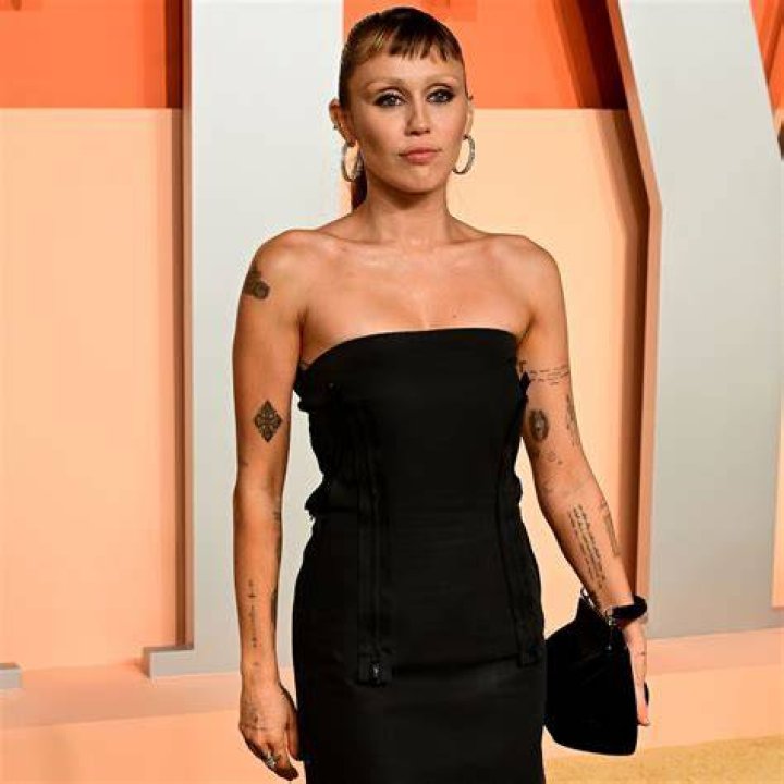 Miley Cyrus Owns August 25 In Stunning Coincidence Fans Rally To Give