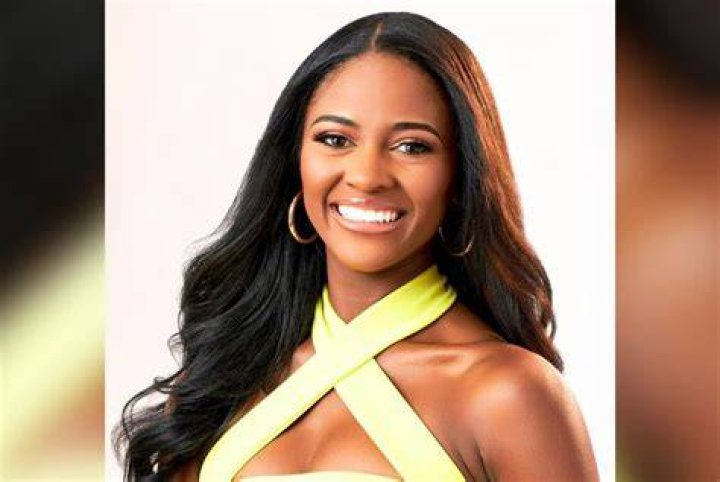 Miri Marshall Boyfriend, Married, Net Worth, Age, Height, Parents, Bio