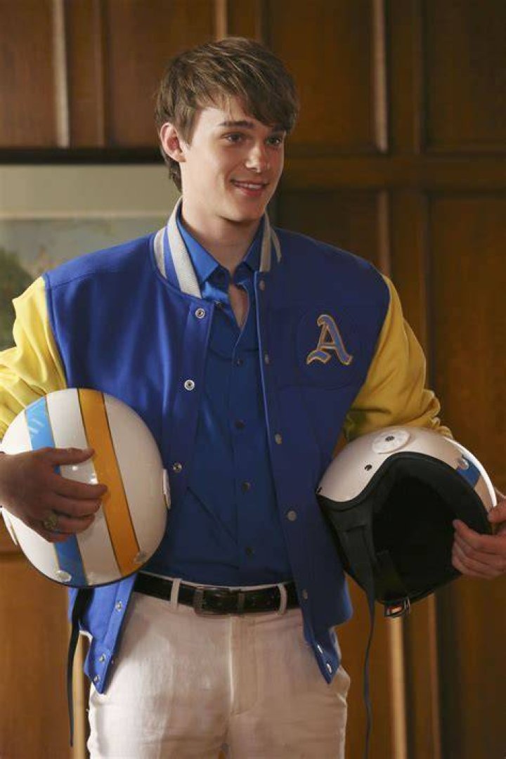 Mitchelll Hope (aka Ben in Descendants) Wiki Bio, dating, height