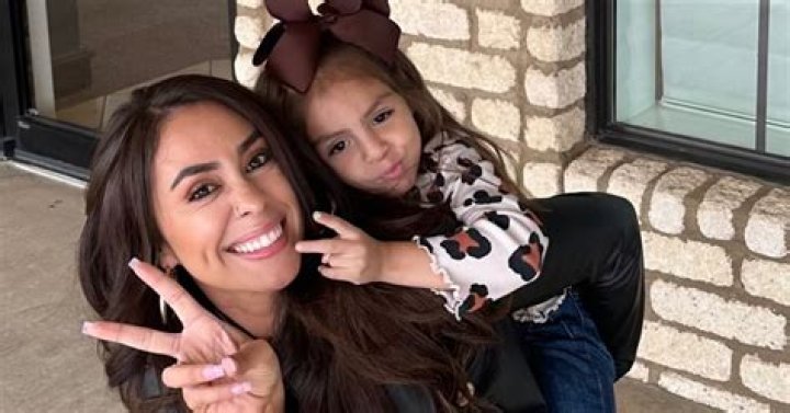 Mom defends 7yearold daughter&rsquo;s viral Taylor Swift act