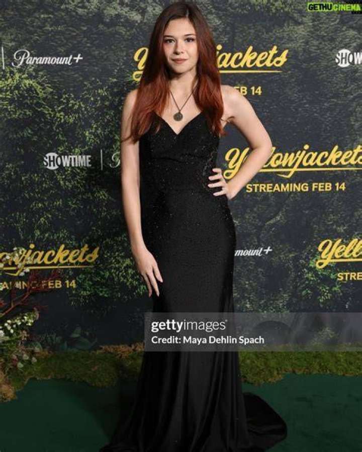 Nicole Maines's Feet I piedi di Nicole Maines Celebrities Feet 2023