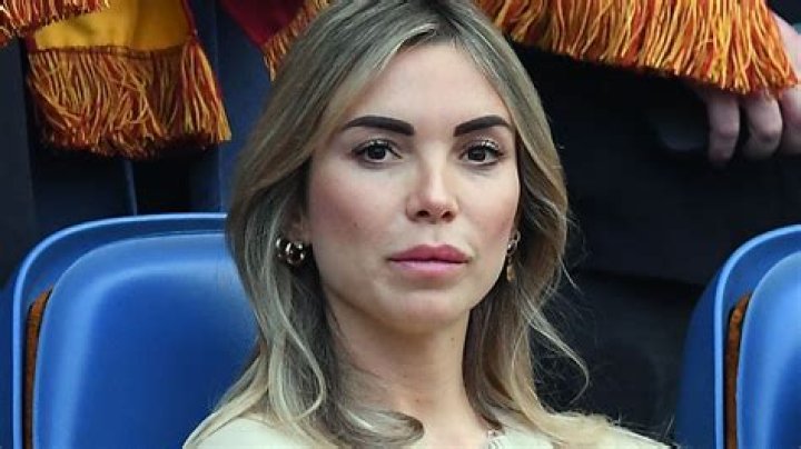 Noemi Bocchi soffre di diastasi addominale Totti “Ed io ti starò vicino”
