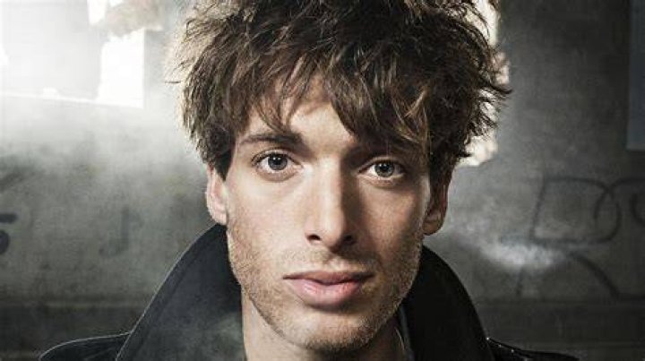 Paolo Nutini and his stunning model girlfriend make their first public