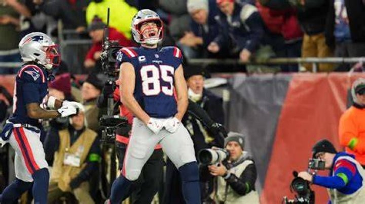 Patriots Notebook Hunter Henry getting an MRI on shoulder, David