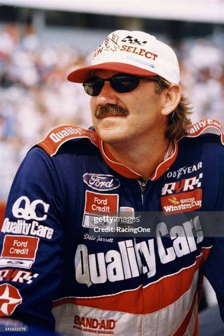 Photo Dale Jarrett, with his wife and child by his side